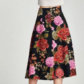 ザラ(ZARA)のZARA 花柄　スカート　xs(ひざ丈スカート)