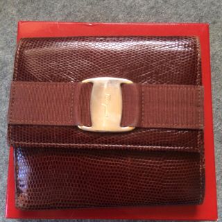 サルヴァトーレフェラガモ(Salvatore Ferragamo)の中古！フェラガモ 折財布(財布)