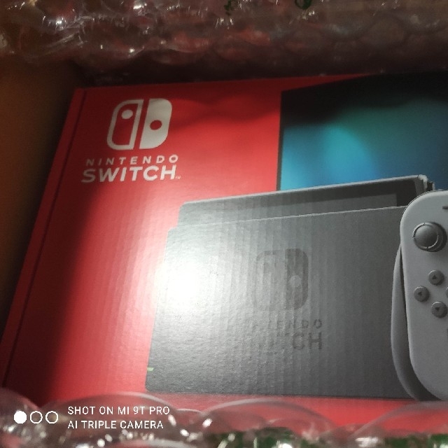 Nintendo Switch 本体【Joy-Con(L)/(R) グレー】