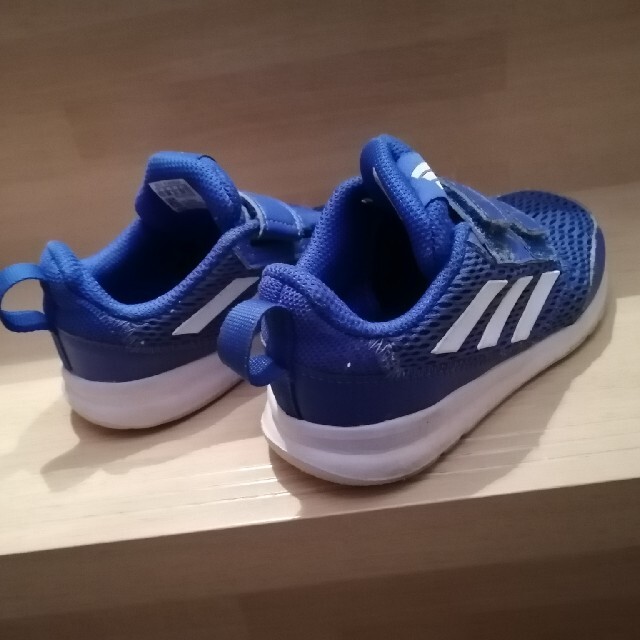 adidas(アディダス)のアディダス　adidas　ブルー　スニーカー　１６センチ キッズ/ベビー/マタニティのキッズ靴/シューズ(15cm~)(スニーカー)の商品写真