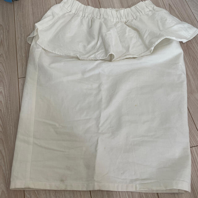 WEGO(ウィゴー)のペプラムタイトスカート スリット ペプラム ホワイトデニムスカート レディースのスカート(ひざ丈スカート)の商品写真