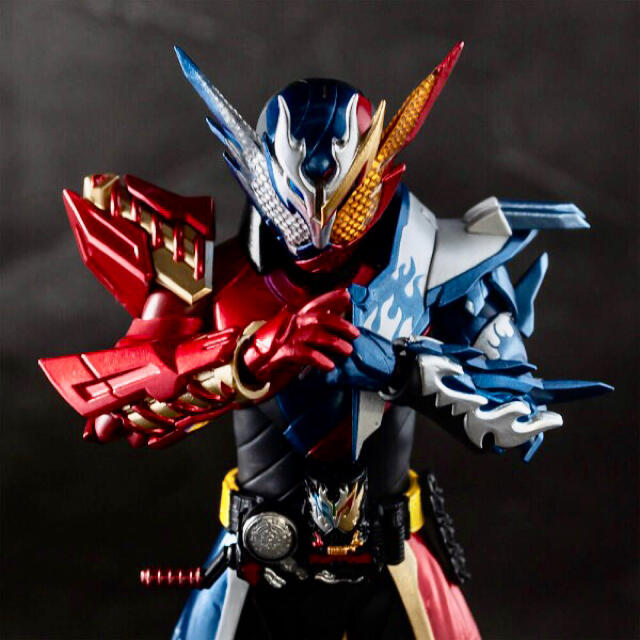 BANDAI(バンダイ)のS.H.Figuarts 仮面ライダービルド クローズビルドフォーム  エンタメ/ホビーのフィギュア(特撮)の商品写真