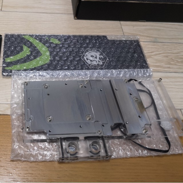 Bitspower GeForce 1080ti FE向けRGB搭載水枕