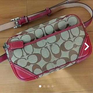 コーチ(COACH)のCOACH コーチ 美品 ウエストポーチシグネチャー柄　赤　人気色(その他)