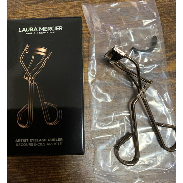 laura mercier(ローラメルシエ)のローラメルシェ　ビューラー　artist eyelash curler コスメ/美容のメイク道具/ケアグッズ(ビューラー・カーラー)の商品写真