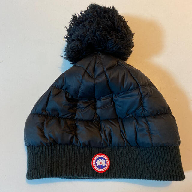 CANADA GOOSE(カナダグース)の美品　カナダグース　ニット帽　CANADA GOOSE レディースの帽子(ニット帽/ビーニー)の商品写真