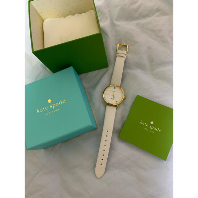 kate spade new york(ケイトスペードニューヨーク)の腕時計　ホワイト レディースのファッション小物(腕時計)の商品写真