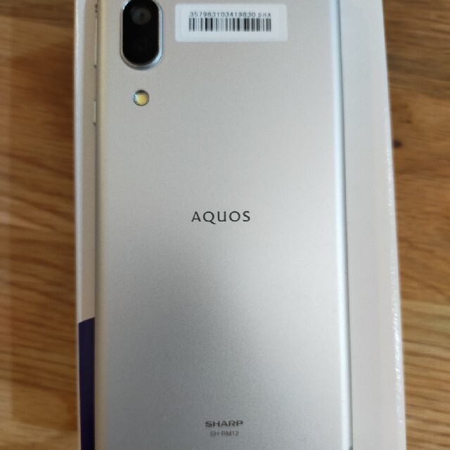 SHARP(シャープ)のAQUOS sense3  lite SH-RM12　シルバー スマホ/家電/カメラのスマートフォン/携帯電話(スマートフォン本体)の商品写真