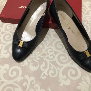 サルヴァトーレフェラガモ(Salvatore Ferragamo)のFerragamo 牛革 パンプス 黒(ハイヒール/パンプス)