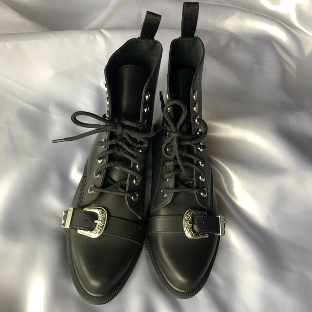 Dr.Martens(ドクターマーチン)のmicさん専用　美品　Dr. Martens シルバーバックル　ブーツ レディースの靴/シューズ(ブーツ)の商品写真