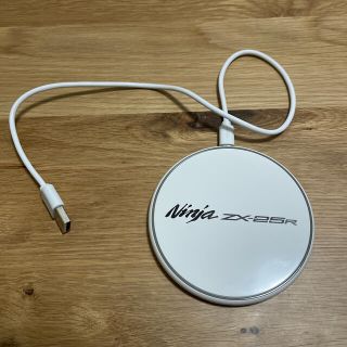 カワサキ(カワサキ)のワイヤレス充電器　カワサキ　ZX-25R(バッテリー/充電器)