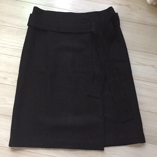 INED(イネド)の新品タグ未着 イネドINED 大きめ 毛100 ウールラップ風スカート 2016 レディースのスカート(ひざ丈スカート)の商品写真