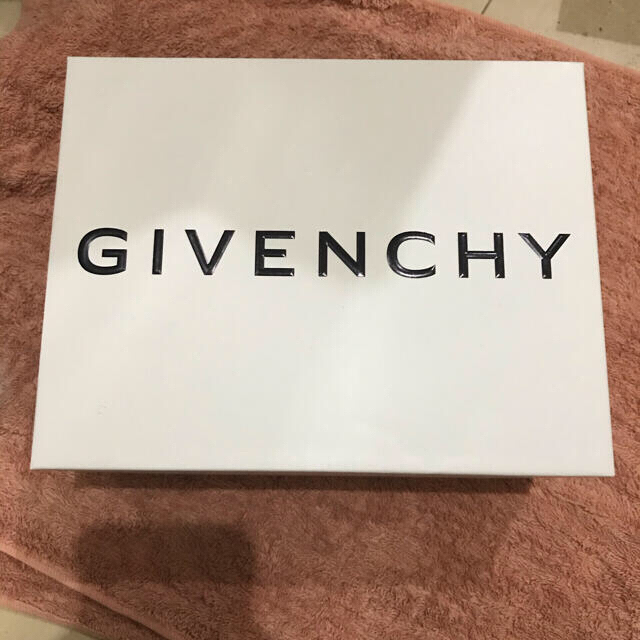 GIVENCHY(ジバンシィ)の2020年新作　GIVENCHYカーフレザーショルダー メンズのバッグ(ショルダーバッグ)の商品写真