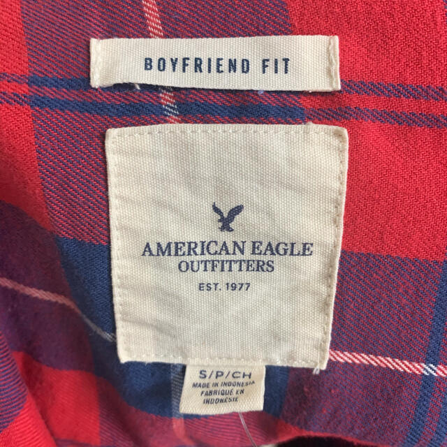 American Eagle(アメリカンイーグル)のアメリカンイーグル　長袖　赤チェックシャツ レディースのトップス(シャツ/ブラウス(長袖/七分))の商品写真