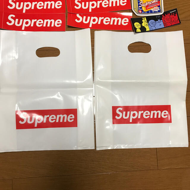 Supreme(シュプリーム)のシュプリーム　ステッカー　ショップ袋 メンズのファッション小物(その他)の商品写真