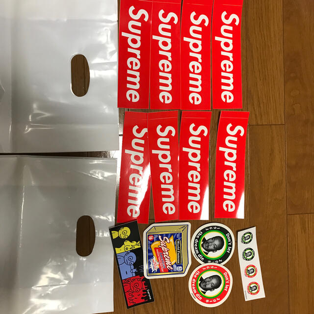 Supreme(シュプリーム)のシュプリーム　ステッカー　ショップ袋 メンズのファッション小物(その他)の商品写真
