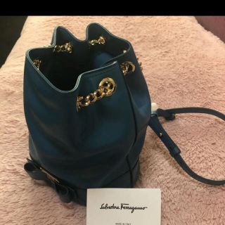 フェラガモ(Ferragamo)のフェラガモバケットバッグ　新品(ショルダーバッグ)