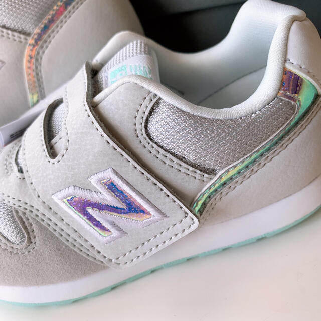 New Balance(ニューバランス)の15.0 新品 ニューバランス スニーカー 996 ホログラム グレー キッズ キッズ/ベビー/マタニティのキッズ靴/シューズ(15cm~)(スニーカー)の商品写真