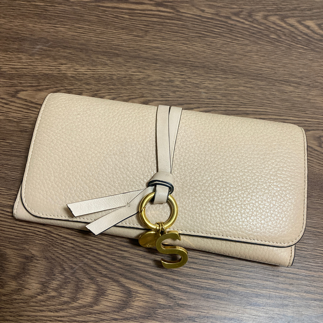 Chloe(クロエ)のクロエ　長財布　チャーム付き レディースのファッション小物(財布)の商品写真