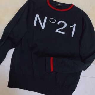 ヌメロヴェントゥーノ(N°21)のヌメロ ニット 美品  ロゴ (ニット)