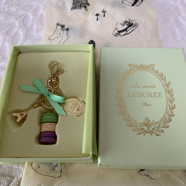 LADUREE(ラデュレ)のLADUREE(ラデュレ) バッグチャーム 新品未使用品 ハンドメイドのファッション小物(バッグチャーム)の商品写真