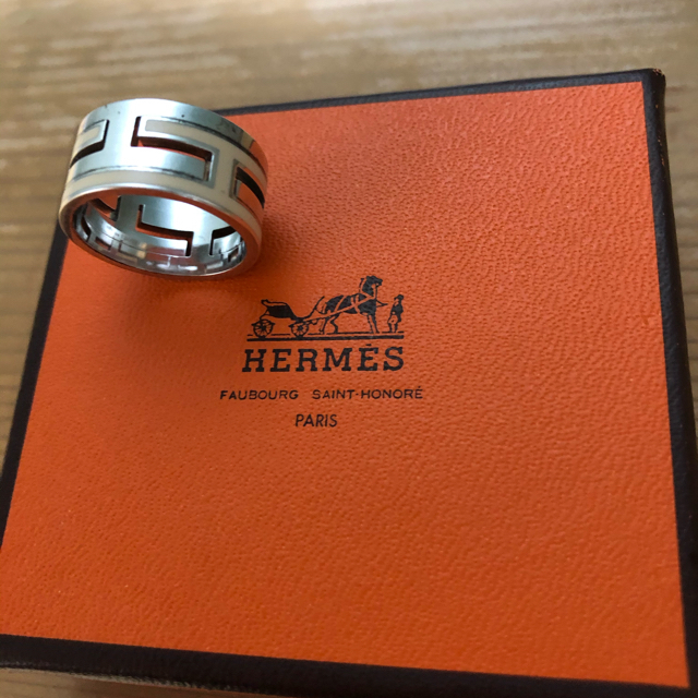 定価6万　エルメス　 HERMES vintage 希少　ムーヴアッシュリング色シルバーホワイト