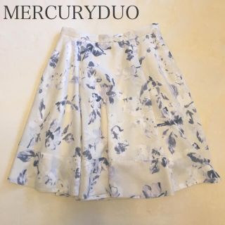 マーキュリーデュオ(MERCURYDUO)のMERCURYDUO❤︎花柄スカート Mサイズ(ひざ丈スカート)