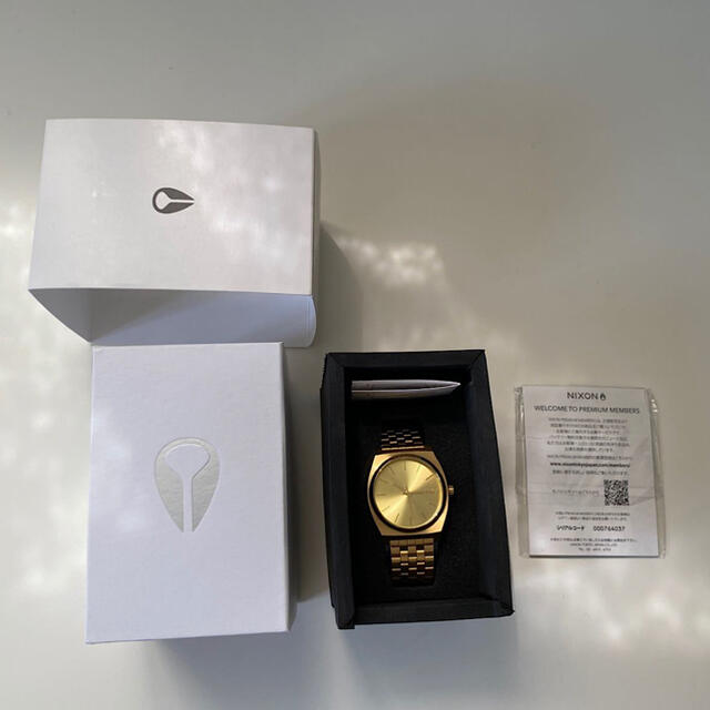 NIXON(ニクソン)のニクソン　ゴールド　腕時計　美品 メンズの時計(腕時計(アナログ))の商品写真