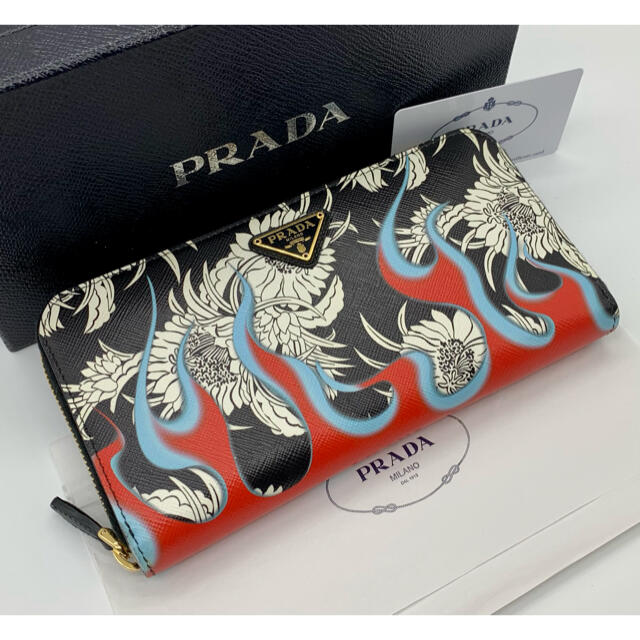 人気ショップ ⭐️希少 - PRADA 長財布 ラウンドファスナー 炎プリント