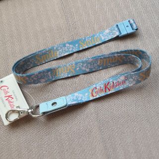 キャスキッドソン(Cath Kidston)の【新品】２個700円！キャスキッドソン☆ランヤード アッシュボーンバンチ デニム(ネックストラップ)