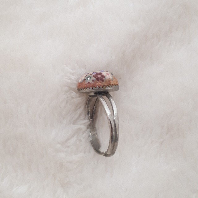 エッグ型お花のイラスト付き指輪 レディースのアクセサリー(リング(指輪))の商品写真