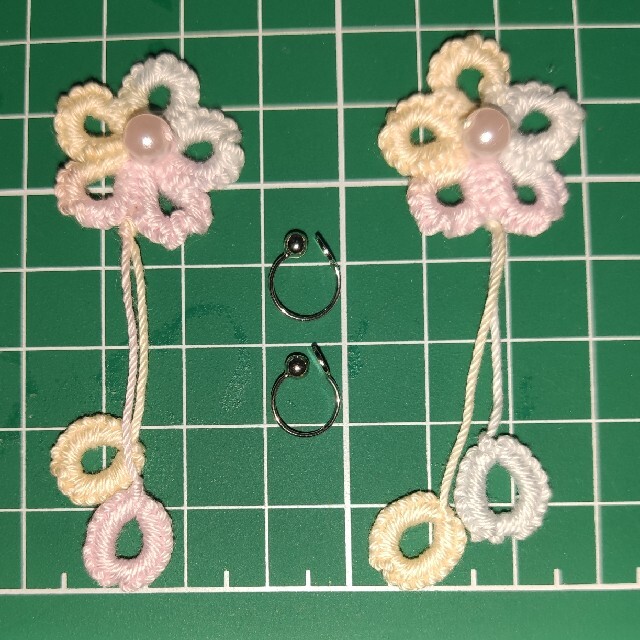 揺れる桜のイヤリング ハンドメイドのアクセサリー(イヤリング)の商品写真