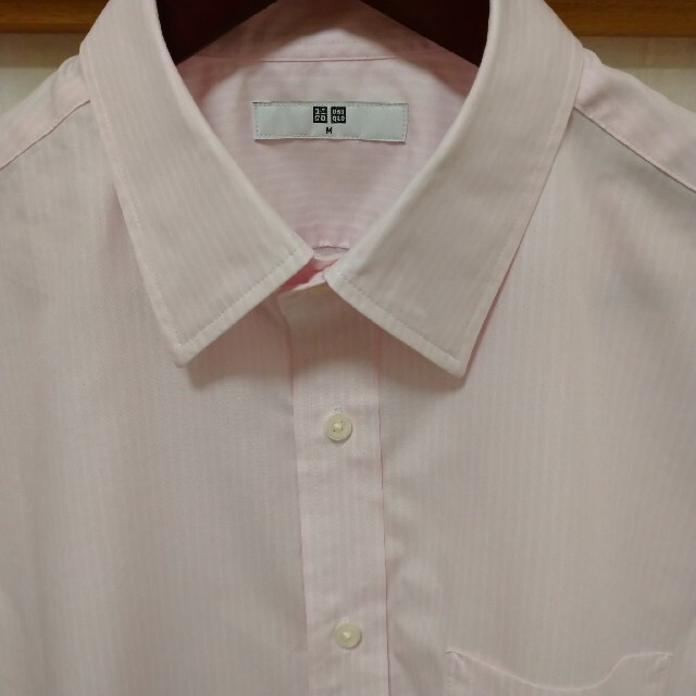 UNIQLO(ユニクロ)のメンズカジュアルシャツ　半袖シャツ　UNIQLO　ユニクロ　ピンクストライプ メンズのトップス(シャツ)の商品写真
