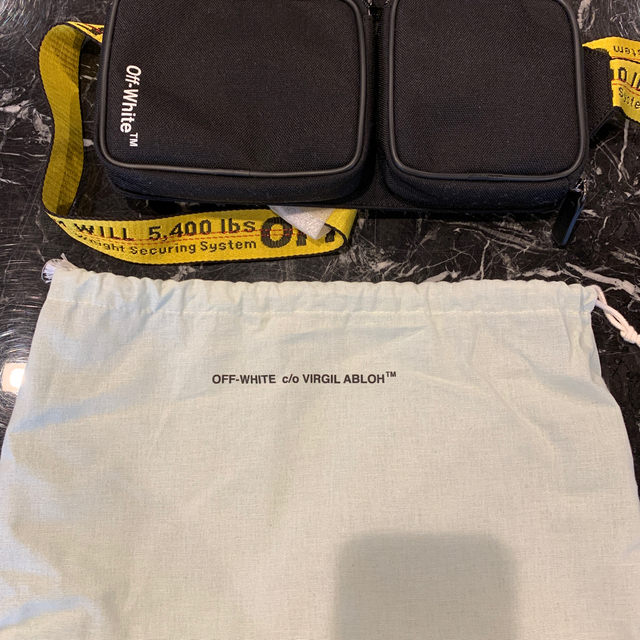 OFF-WHITE(オフホワイト)のOFFーWHITE  ボディバッグ　新品 メンズのバッグ(ボディーバッグ)の商品写真