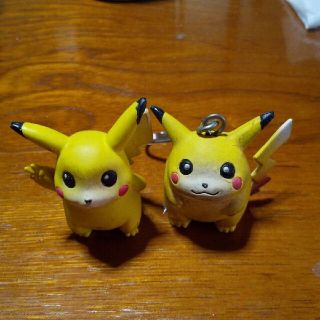 ポケモン(ポケモン)のピカチュウキーホルダーとフィギュア(キーホルダー)