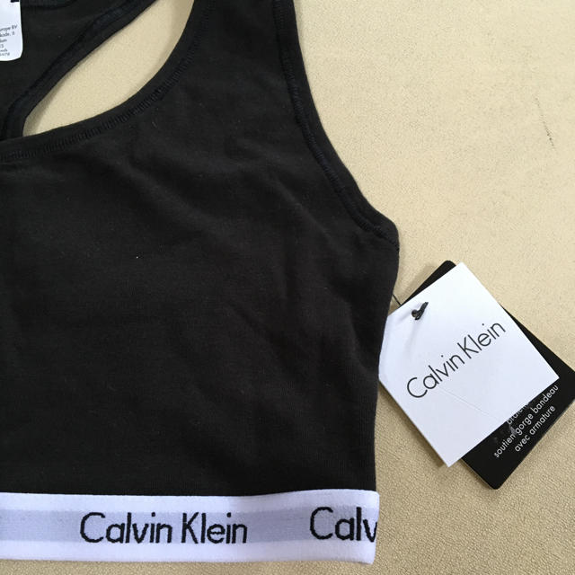 Calvin Klein(カルバンクライン)のカルバンクライン ブラック無地ブラレット レディースの下着/アンダーウェア(ブラ)の商品写真