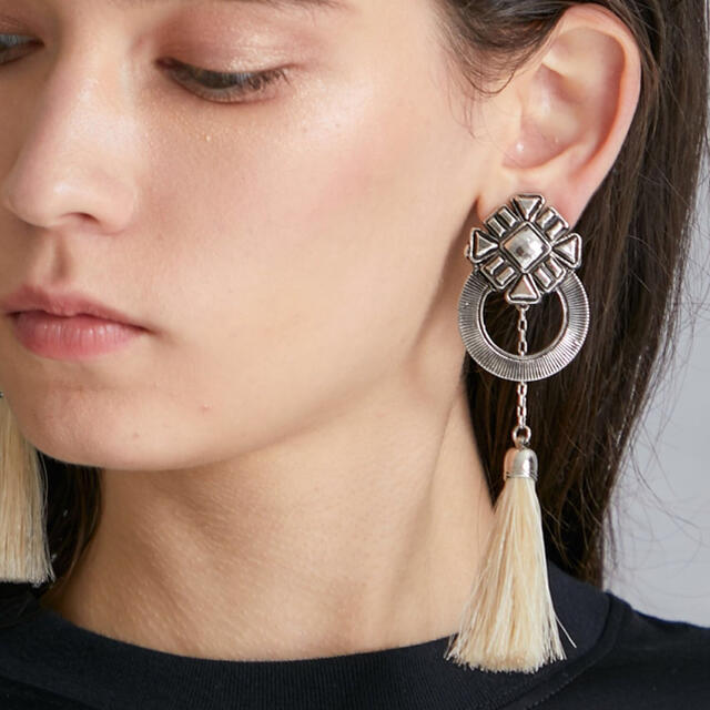 TOGA(トーガ)のTOGA PULLA fringe earing silver レディースのアクセサリー(イヤリング)の商品写真