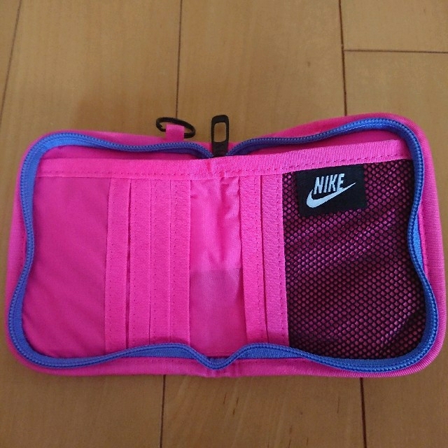 NIKE(ナイキ)のNIKE 折り財布 ハンドメイドのファッション小物(財布)の商品写真