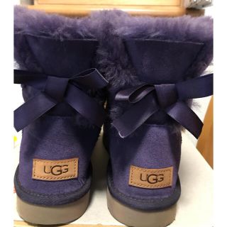 アグ(UGG)の美品♪UGG リボン ムートンブーツ 25センチ パープル(ブーツ)