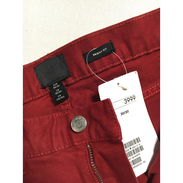 H&M(エイチアンドエム)のH&M 未使用REDスキニーパンツ 定価¥4,390- メンズのパンツ(デニム/ジーンズ)の商品写真
