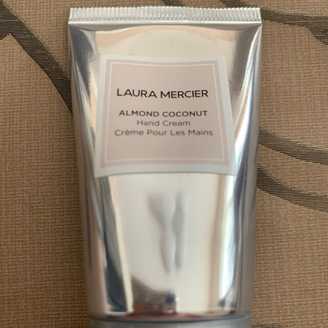 laura mercier(ローラメルシエ)のローラ メルシエ ハンドクリーム アーモンドココナッツ 30g コスメ/美容のボディケア(ハンドクリーム)の商品写真