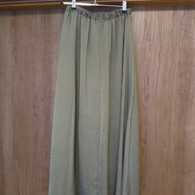 GU(ジーユー)のGU ロングスカート グリーン レディースのスカート(ロングスカート)の商品写真