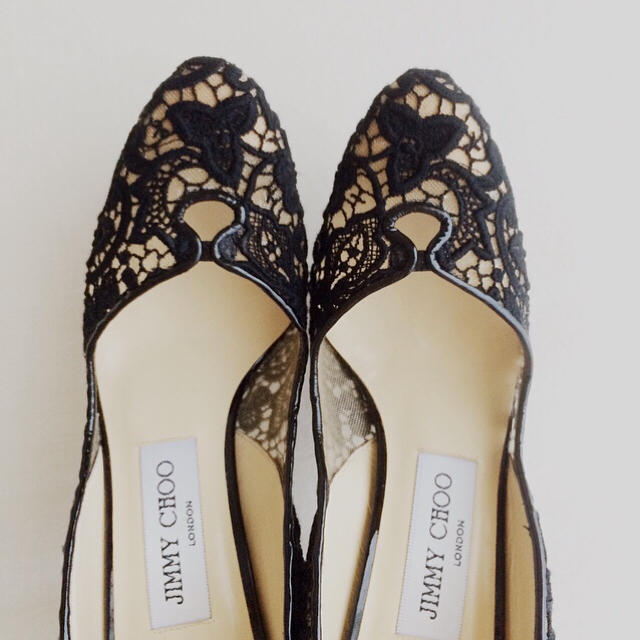 JIMMY CHOO(ジミーチュウ)の美品☆JIMMY CHOOレースパンプス レディースの靴/シューズ(ハイヒール/パンプス)の商品写真