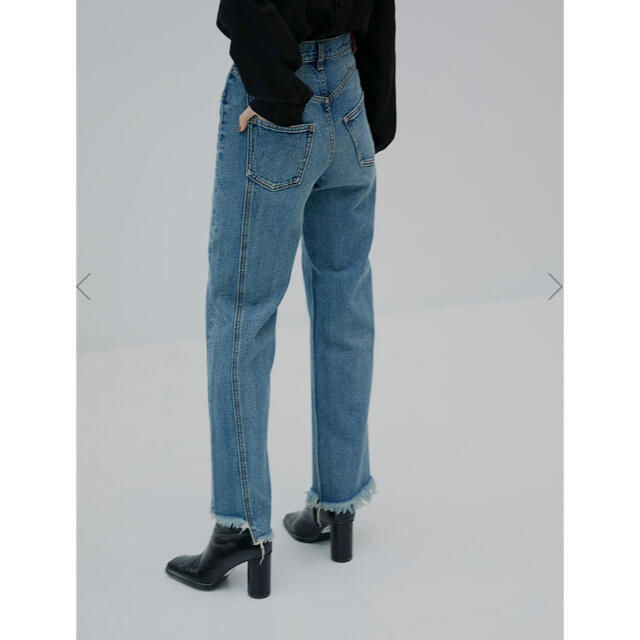 Ameri VINTAGE(アメリヴィンテージ)のAMERI 新品 公式サイト即完売 ZIPPER STRAIGHT DENIM レディースのパンツ(デニム/ジーンズ)の商品写真