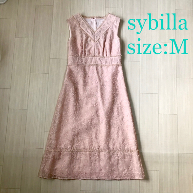 Sybilla(シビラ)の【新品】　シビラ　sybilla ワンピース　総刺繍　ピンク レディースのフォーマル/ドレス(ミディアムドレス)の商品写真