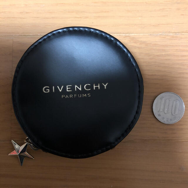 GIVENCHY(ジバンシィ)の最安値！ジバンシィ　コインケース(小銭入れ) レディースのファッション小物(コインケース)の商品写真