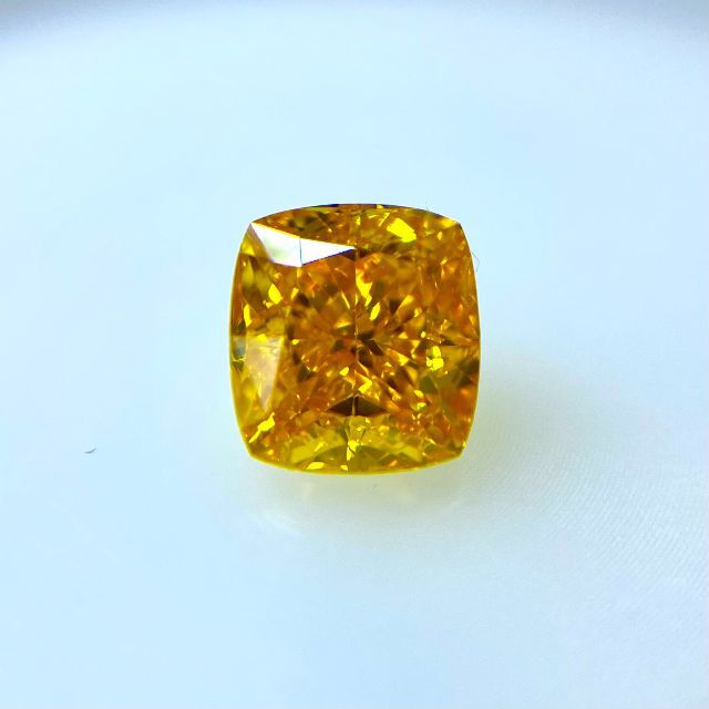 FANCY VIVID YELLOW ORANGE 0.70ct CU レディースのアクセサリー(その他)の商品写真