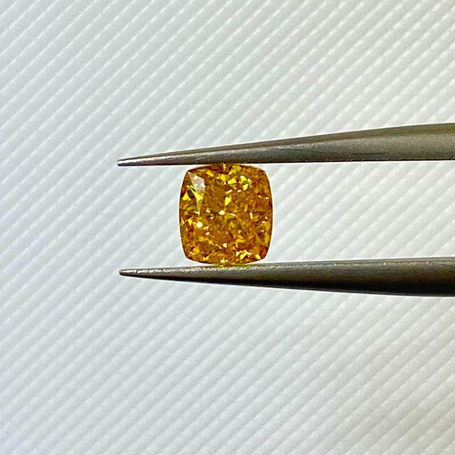 FANCY VIVID YELLOW ORANGE 0.70ct CU レディースのアクセサリー(その他)の商品写真