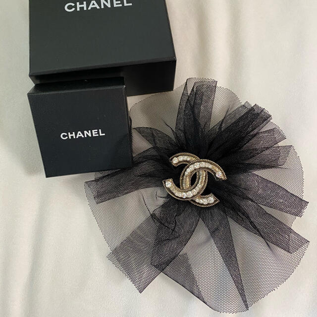 CHANEL ブローチ レディースのアクセサリー(ブローチ/コサージュ)の商品写真