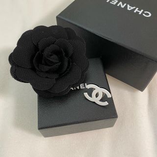 CHANEL  ピンバッジ(ブローチ/コサージュ)